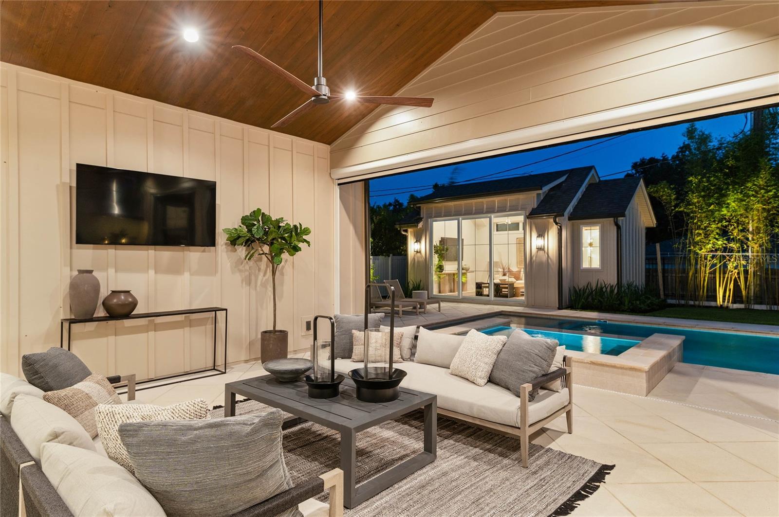 BEVERLY SHORES - Residential