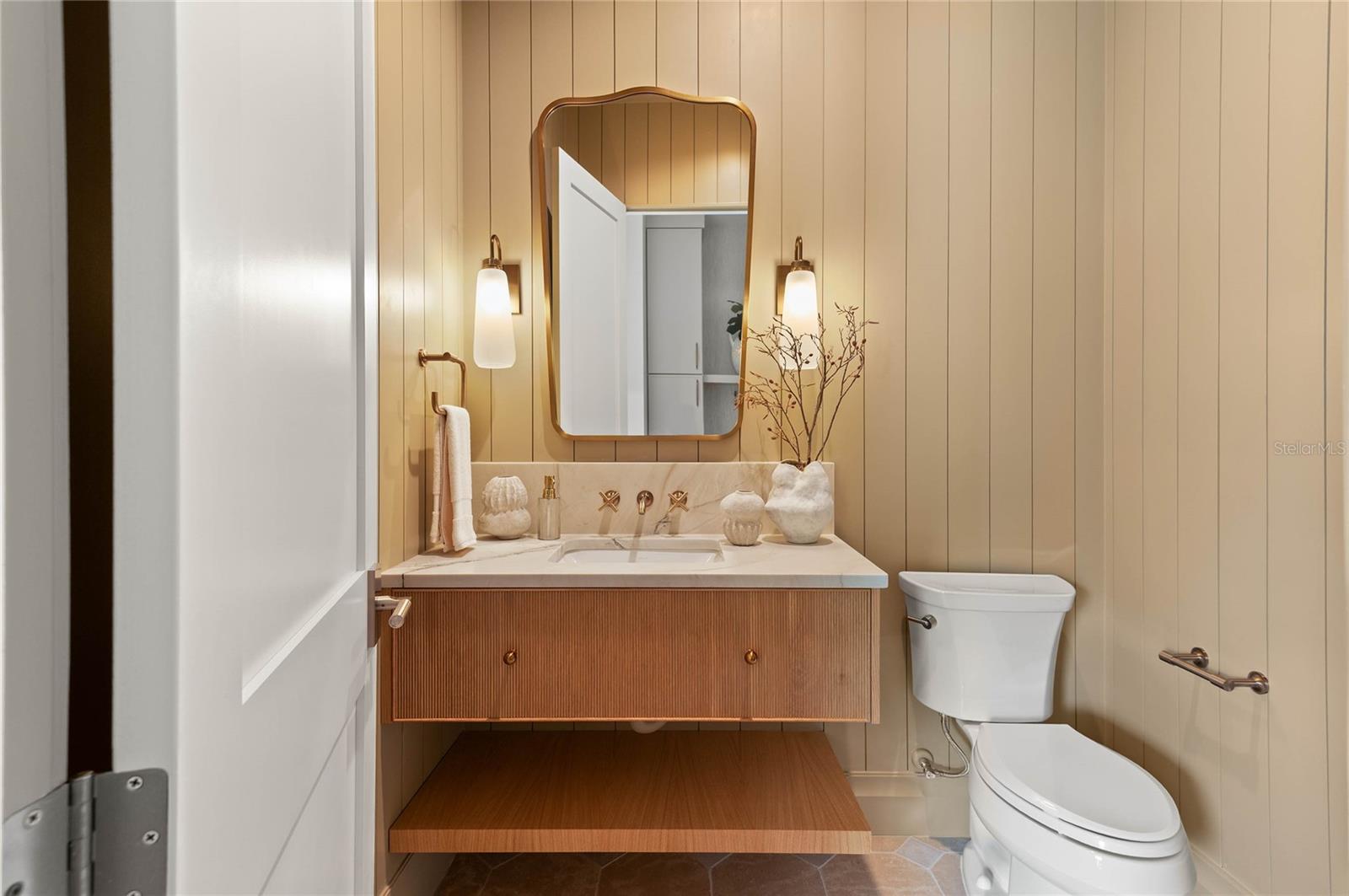 BEVERLY SHORES - Residential