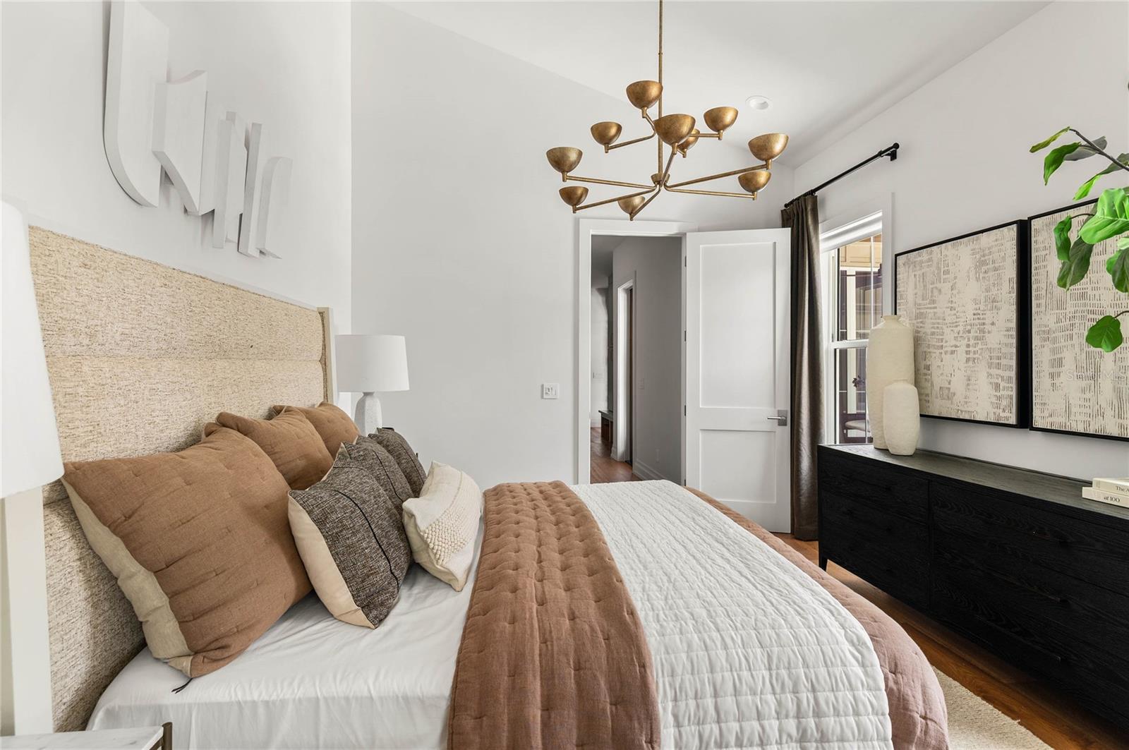 BEVERLY SHORES - Residential