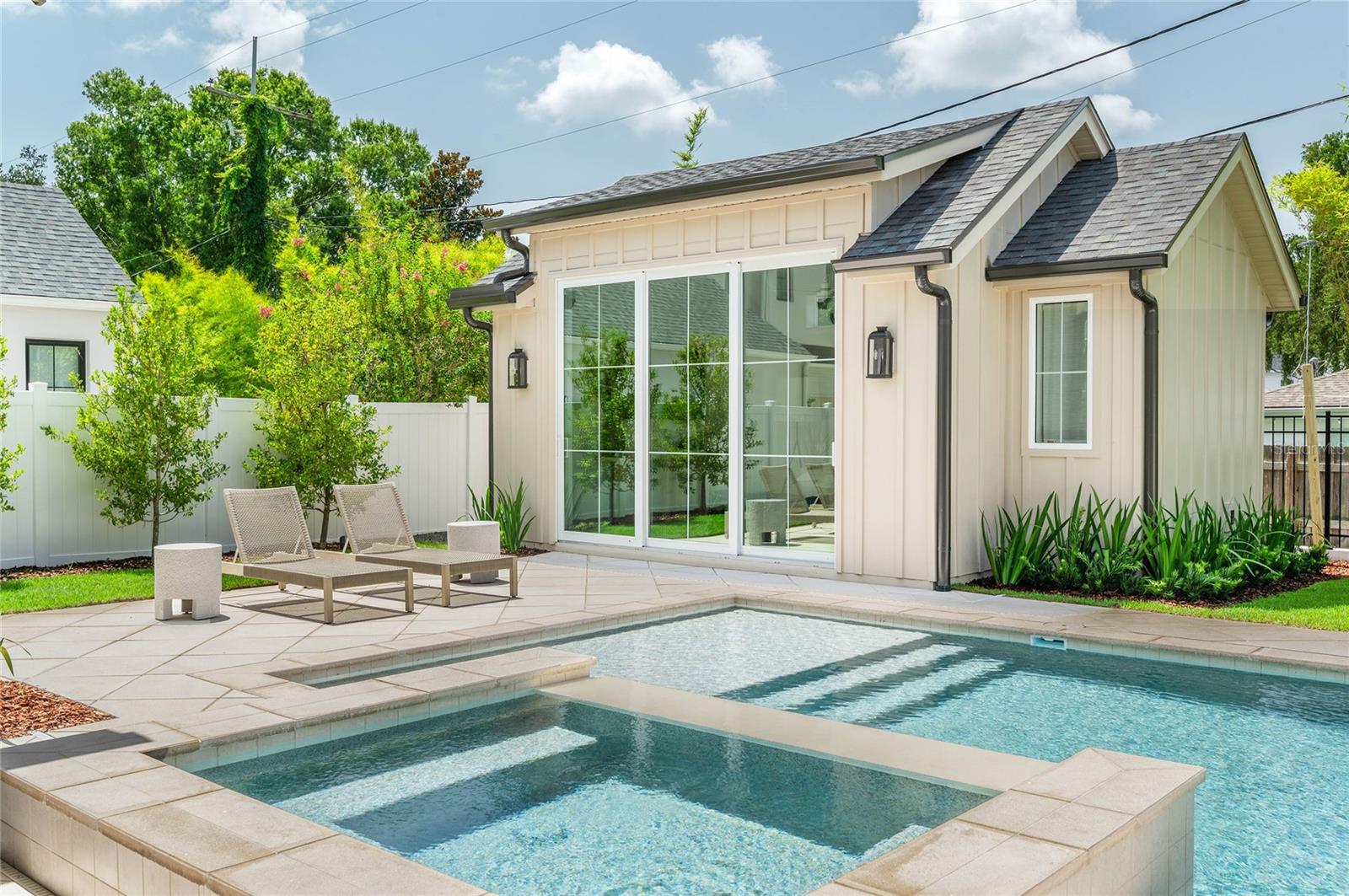 BEVERLY SHORES - Residential