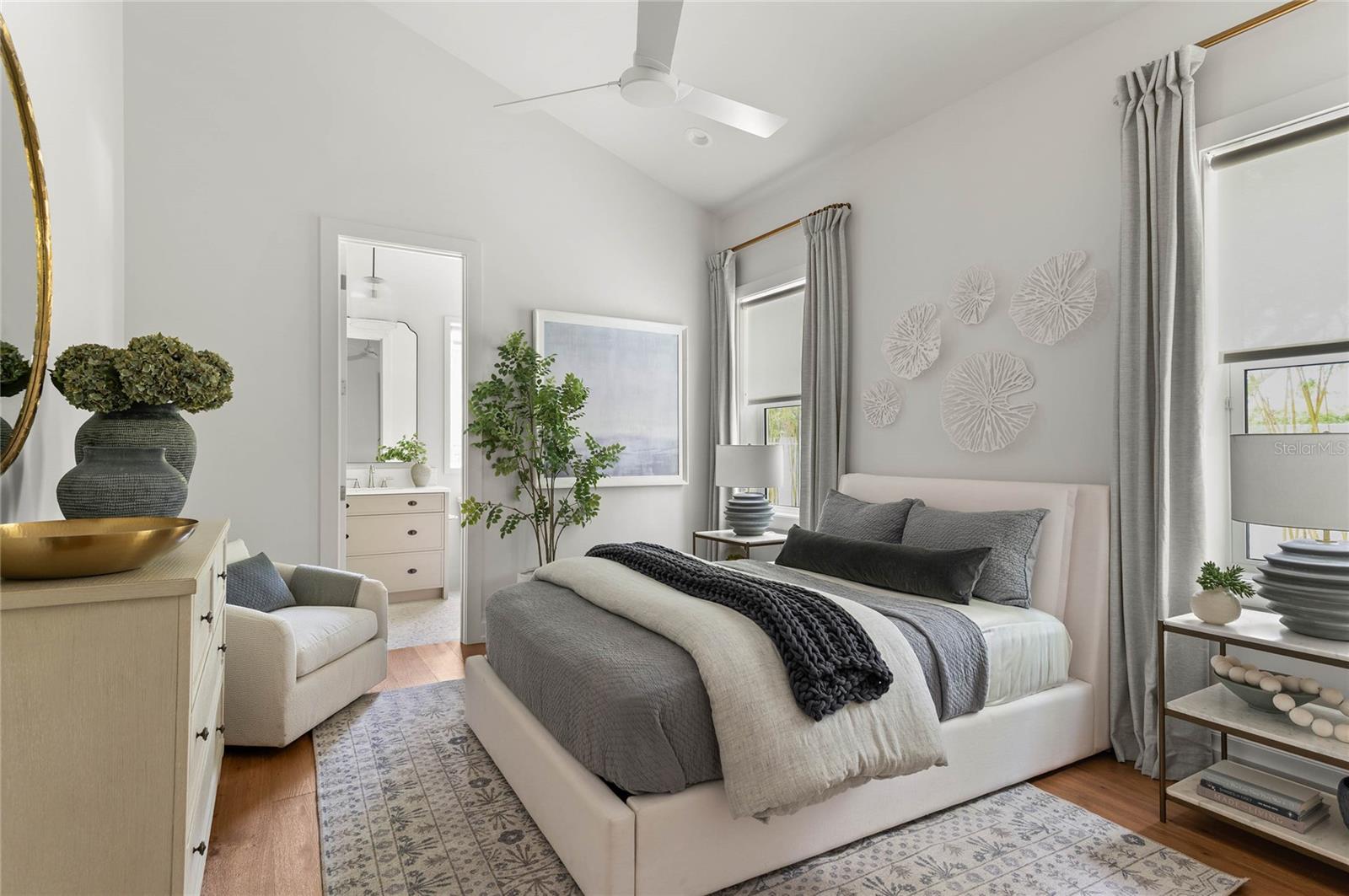 BEVERLY SHORES - Residential