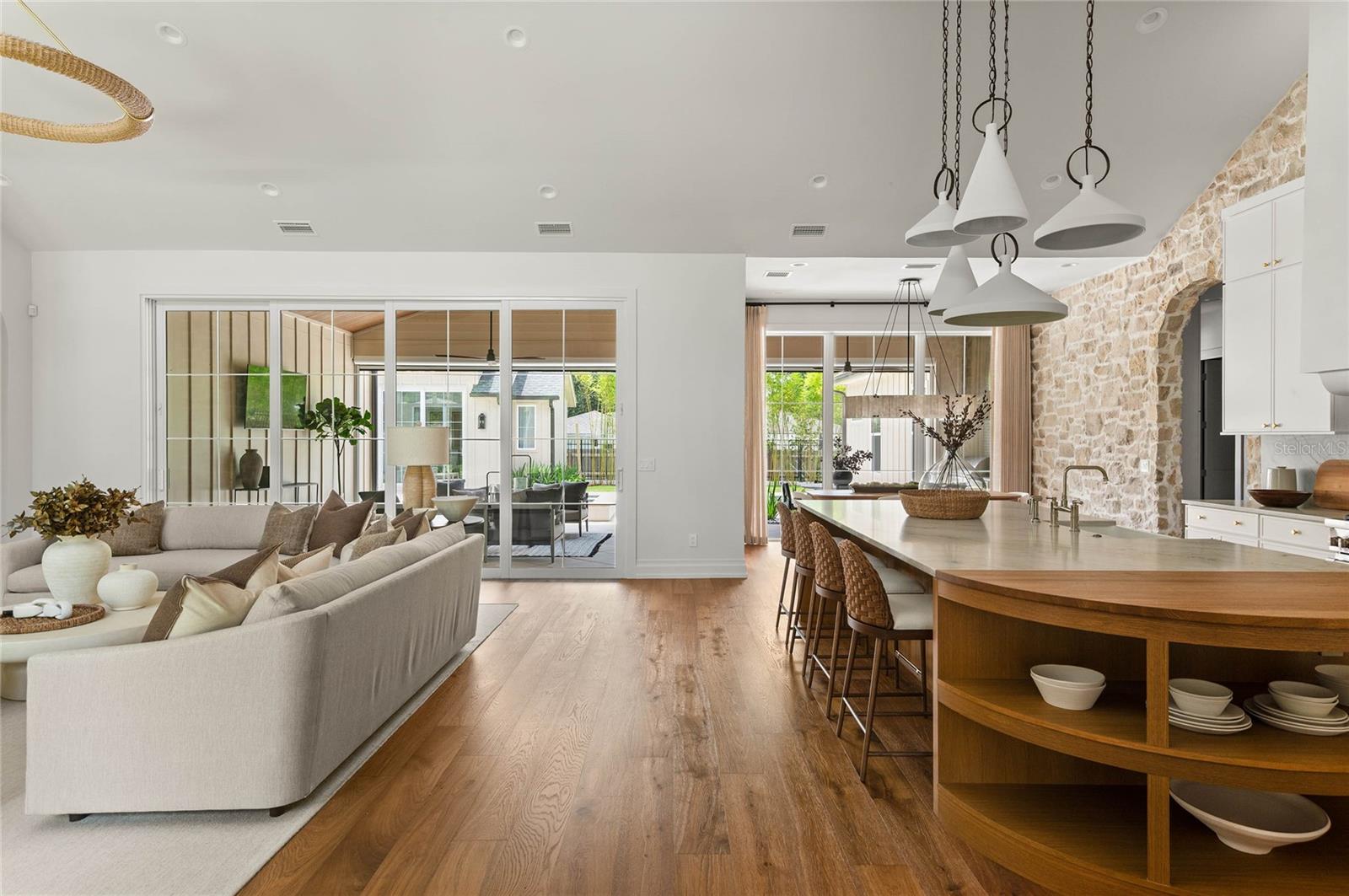 BEVERLY SHORES - Residential