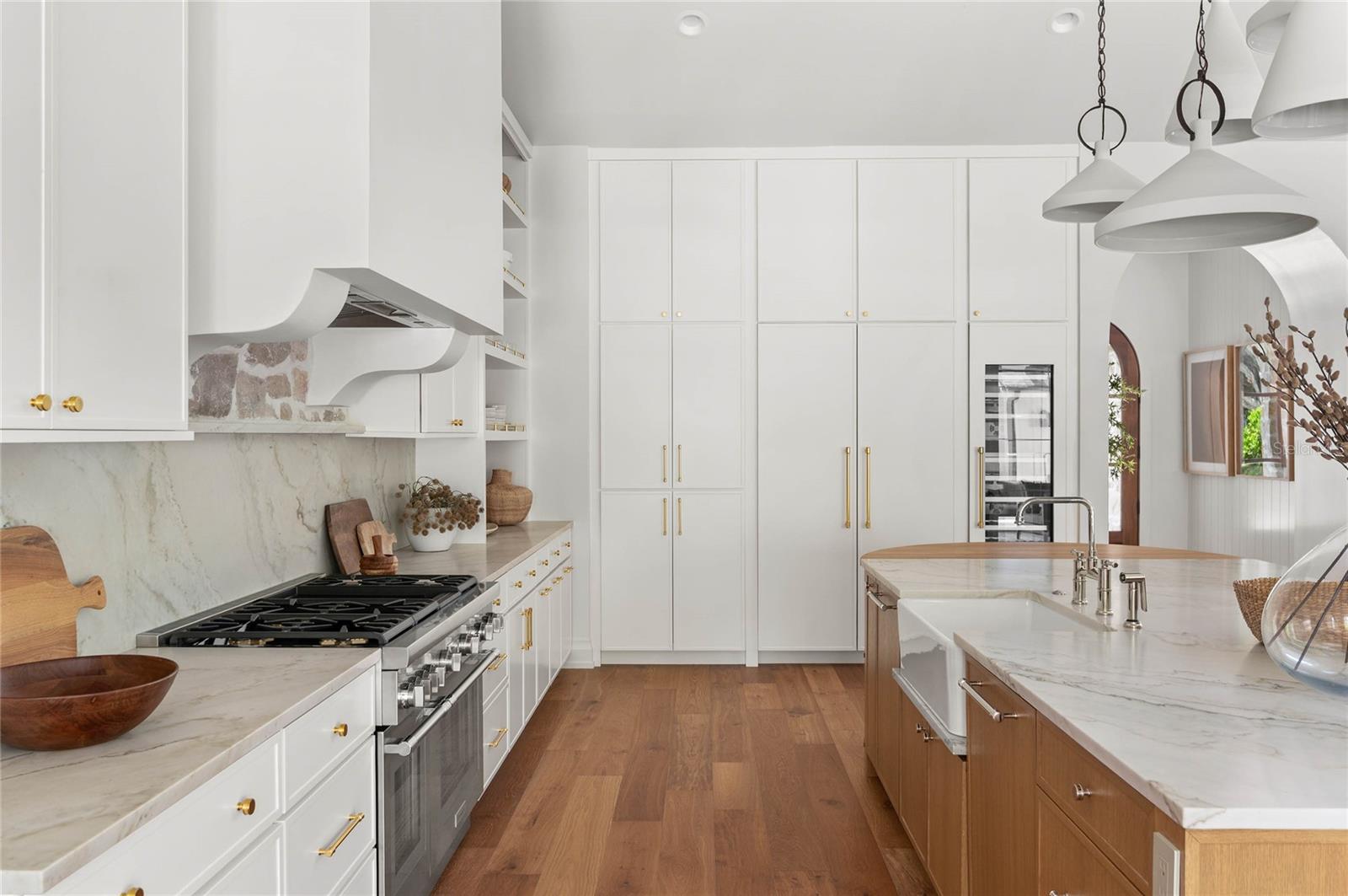 BEVERLY SHORES - Residential