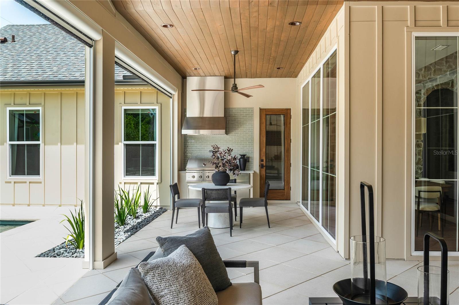BEVERLY SHORES - Residential