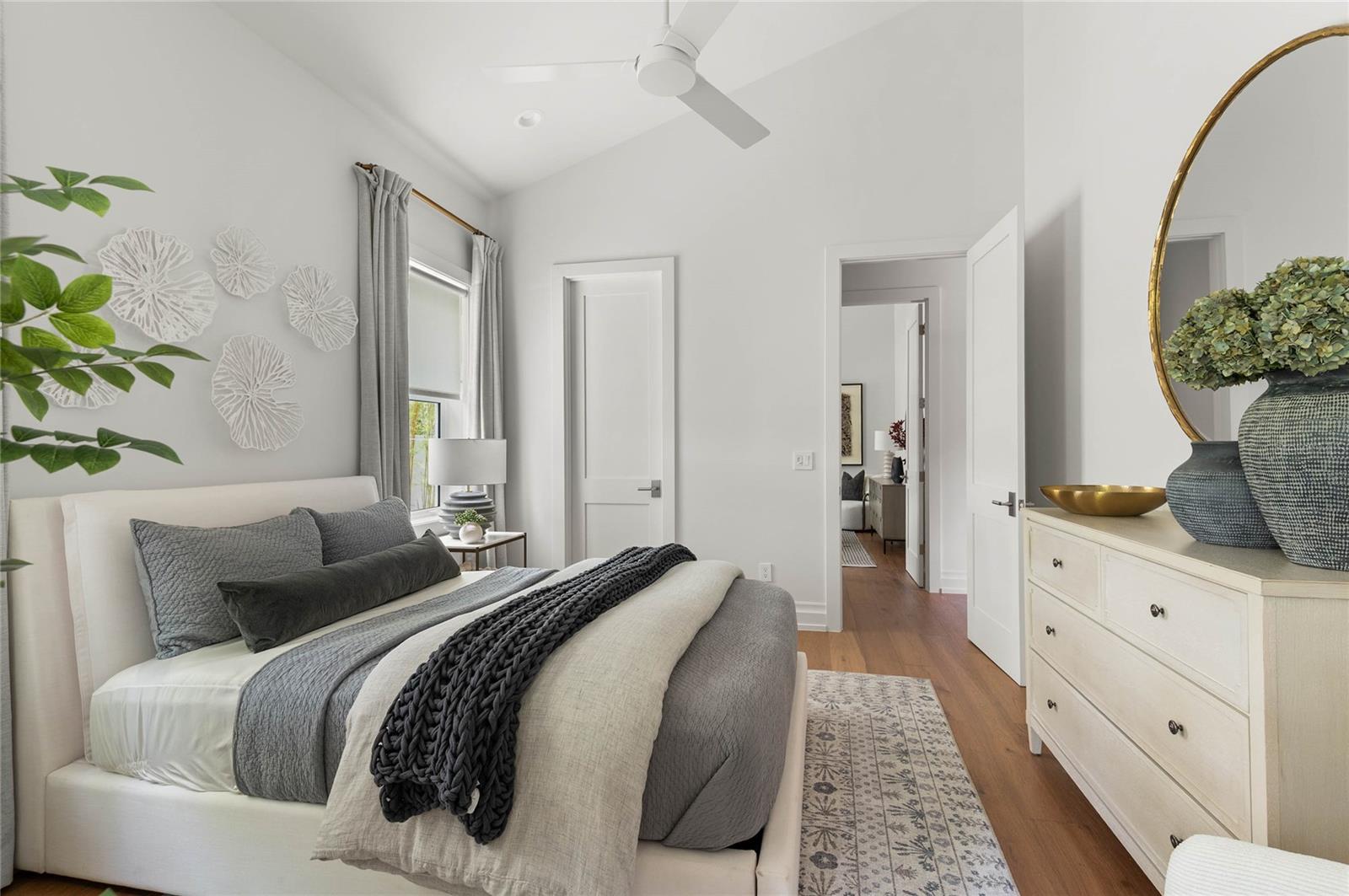 BEVERLY SHORES - Residential