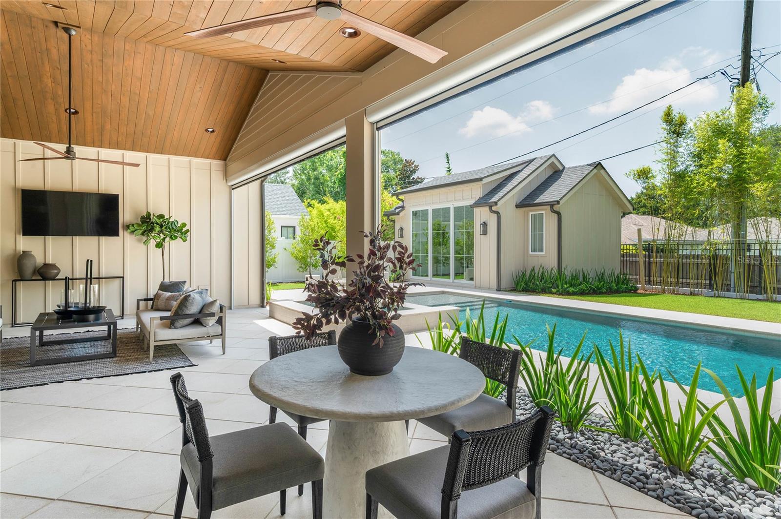 BEVERLY SHORES - Residential