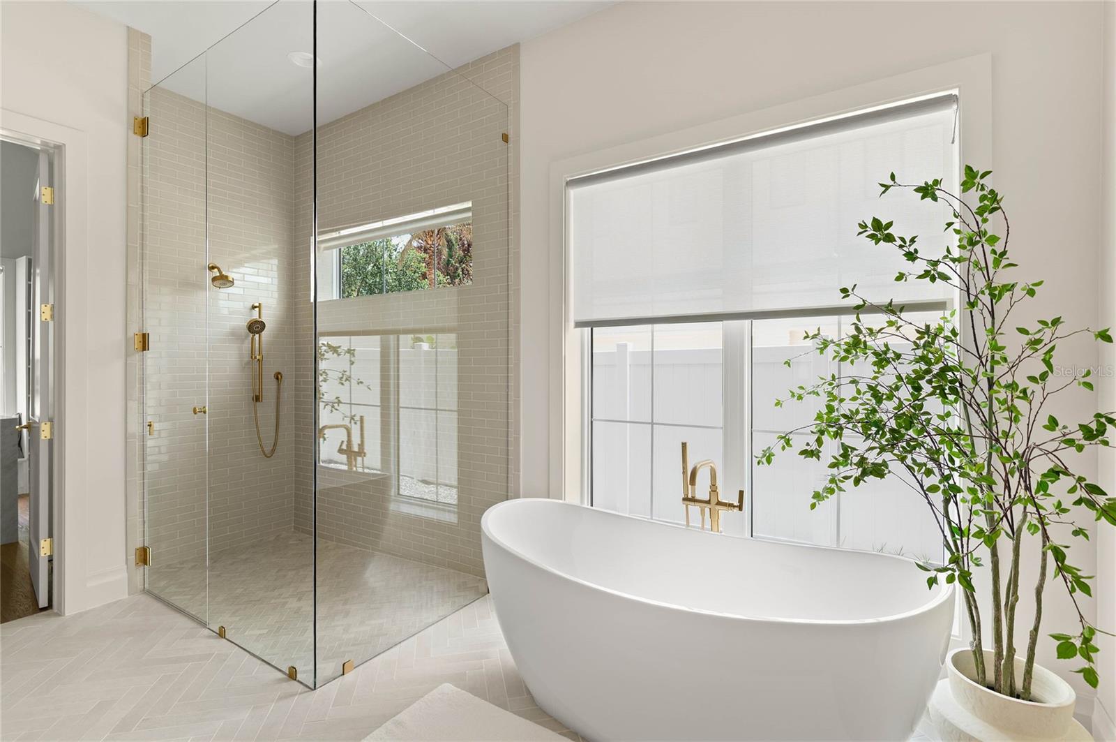 BEVERLY SHORES - Residential