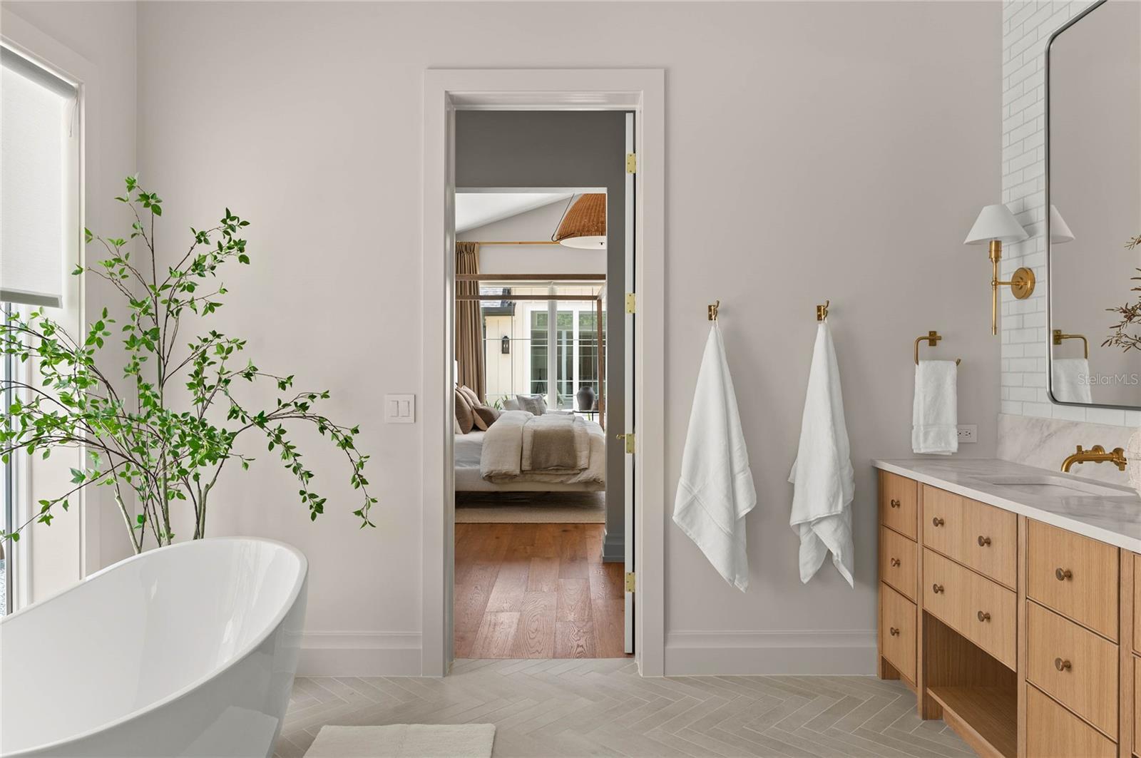 BEVERLY SHORES - Residential