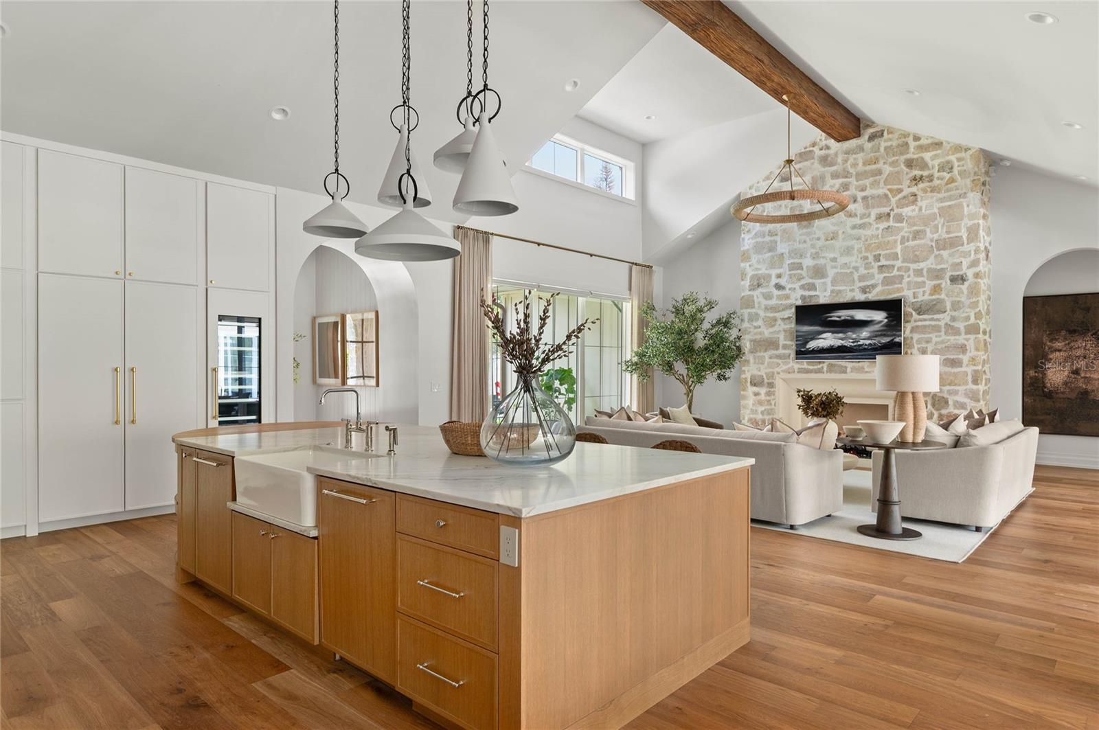 BEVERLY SHORES - Residential