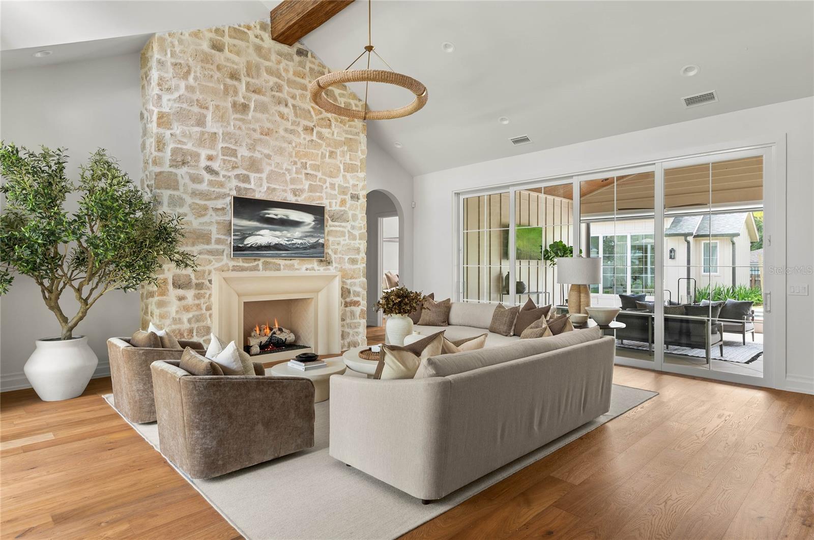 BEVERLY SHORES - Residential