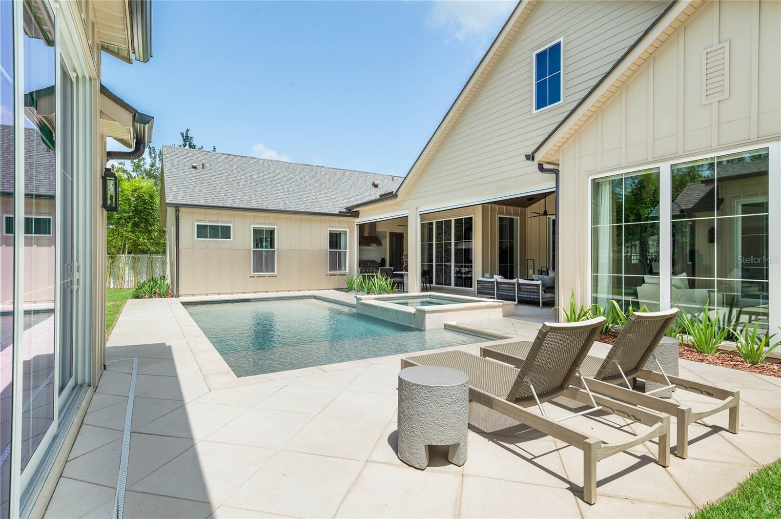 BEVERLY SHORES - Residential