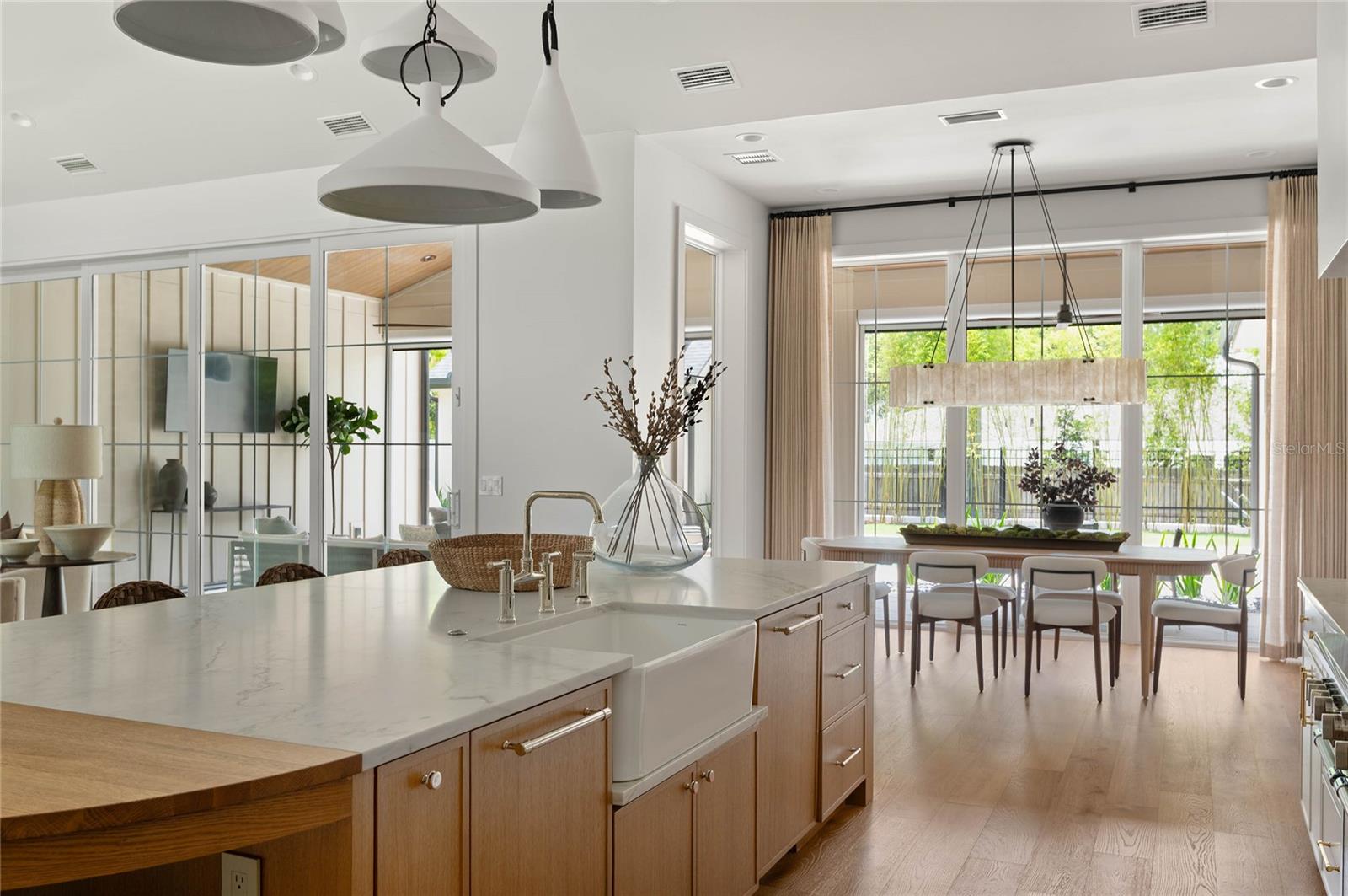 BEVERLY SHORES - Residential