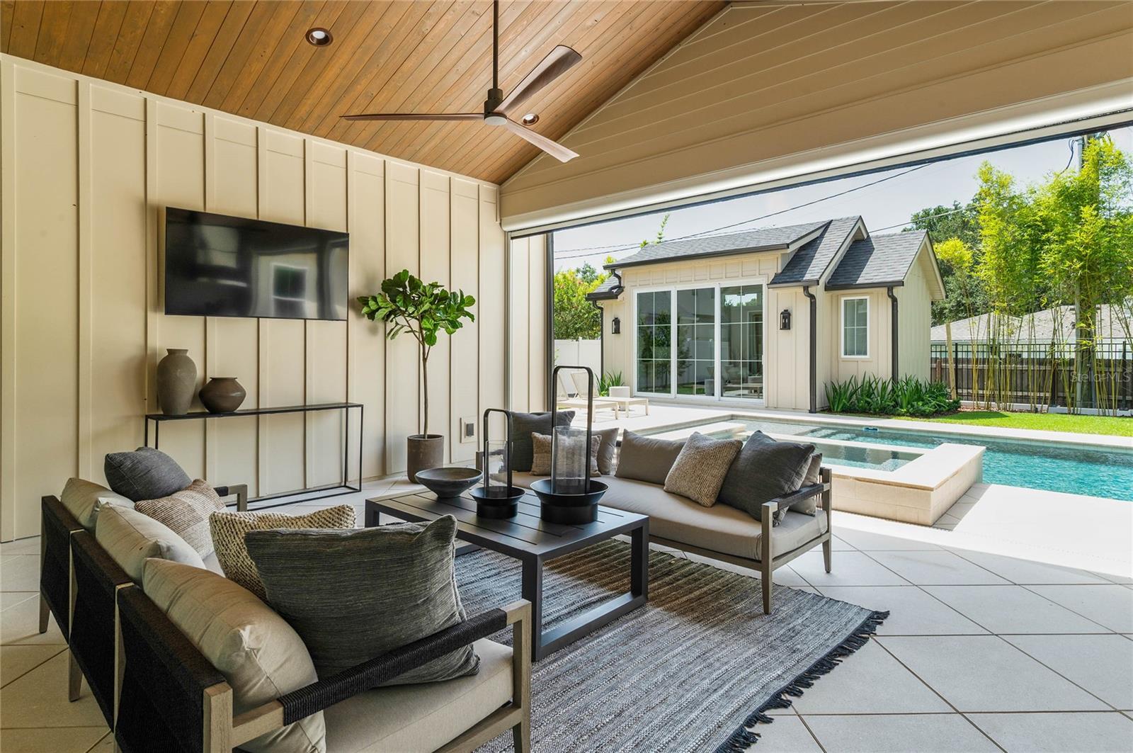 BEVERLY SHORES - Residential