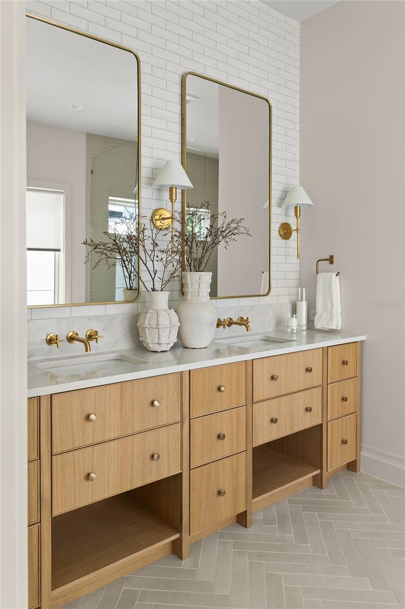 BEVERLY SHORES - Residential
