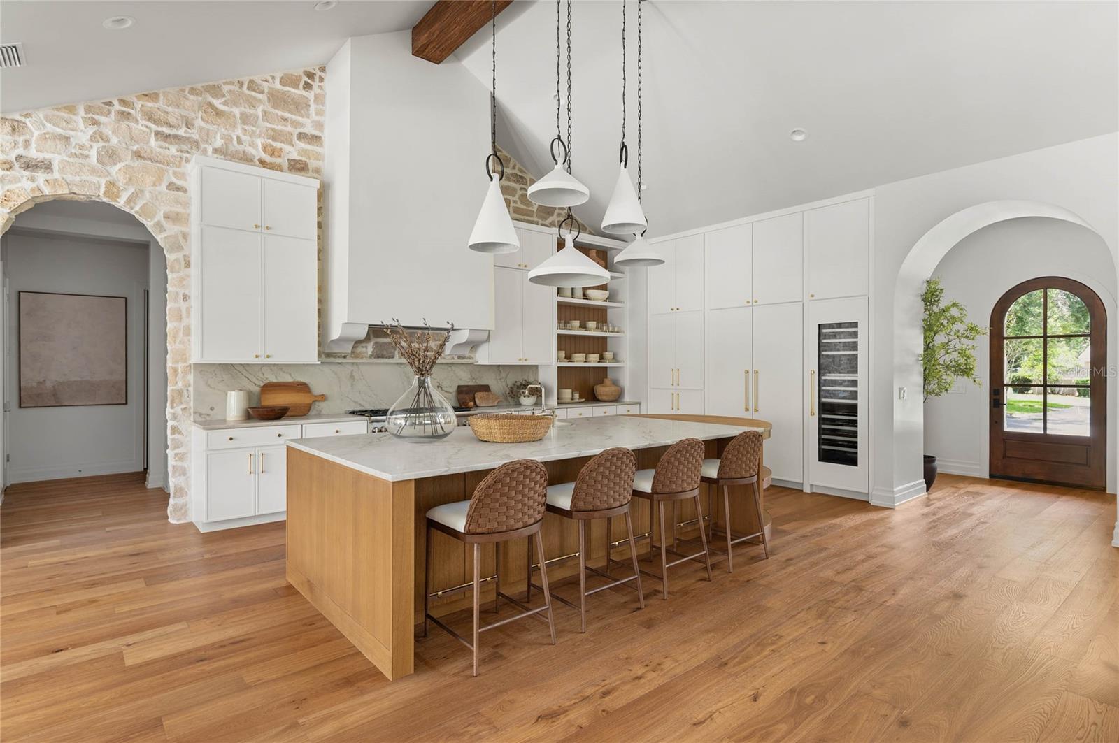 BEVERLY SHORES - Residential