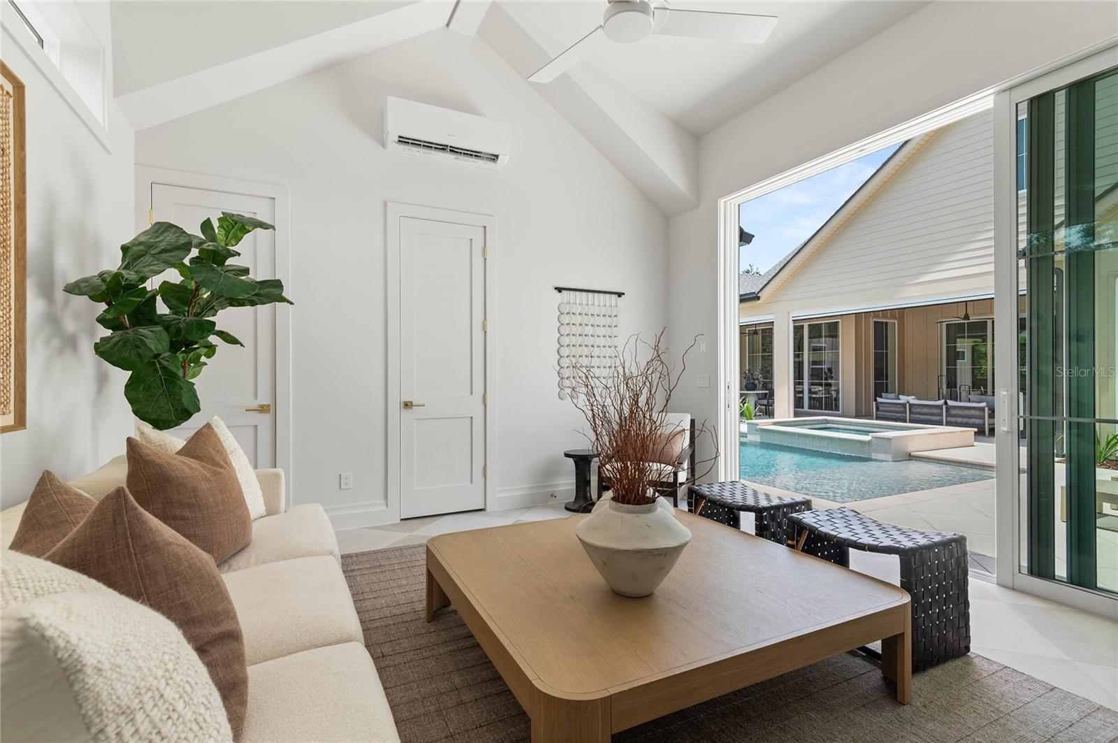 BEVERLY SHORES - Residential