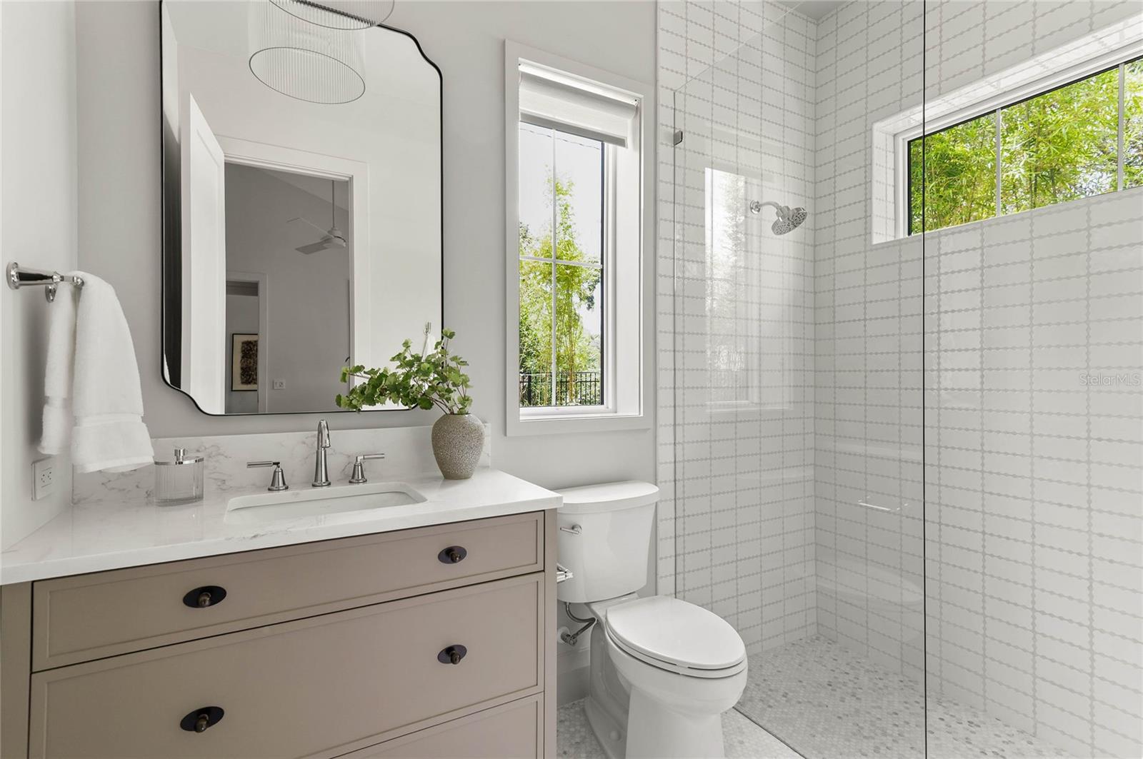 BEVERLY SHORES - Residential