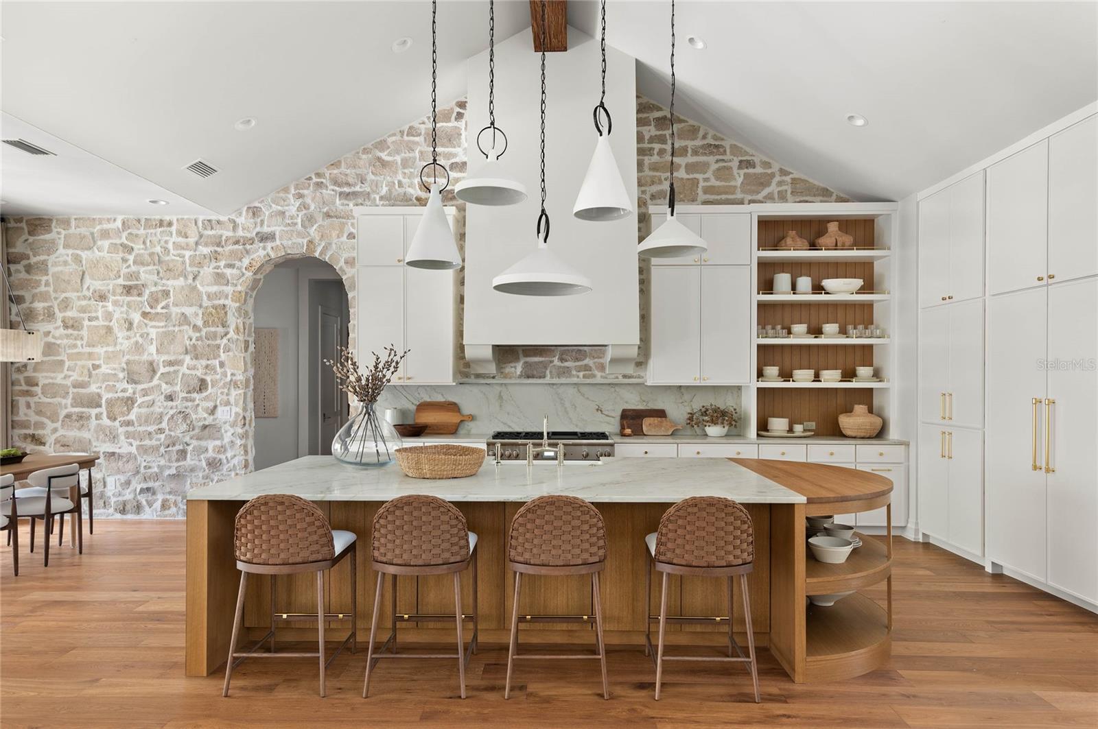 BEVERLY SHORES - Residential