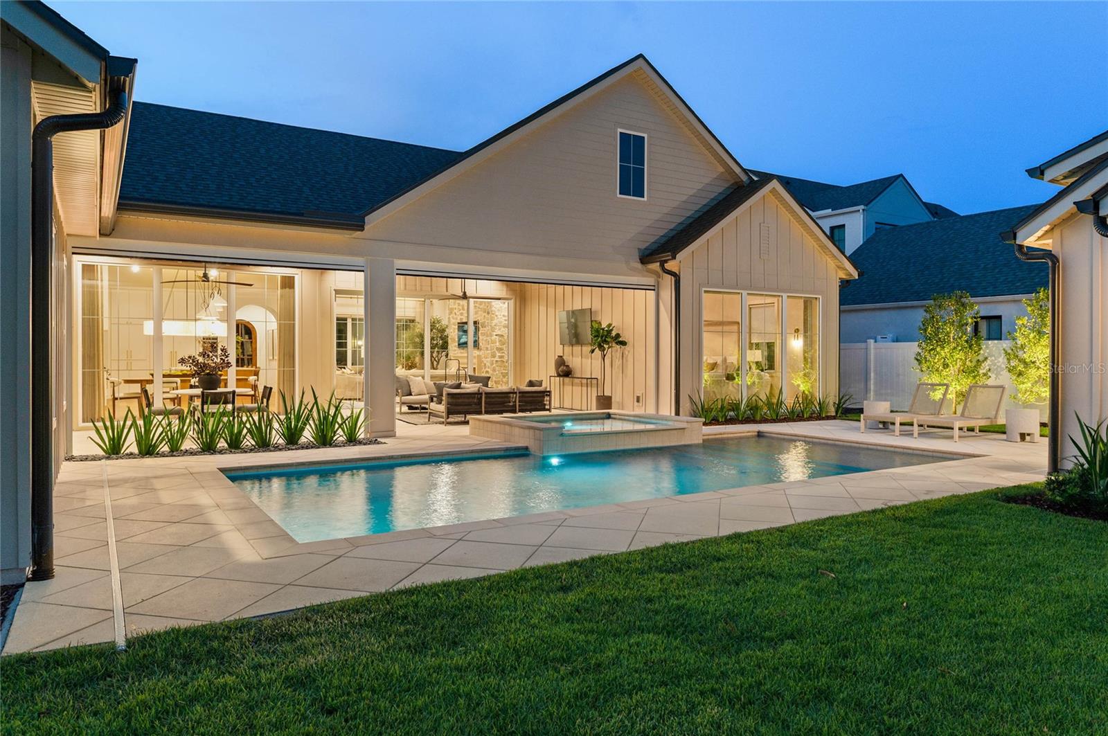 BEVERLY SHORES - Residential