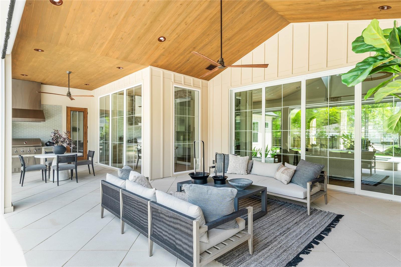 BEVERLY SHORES - Residential