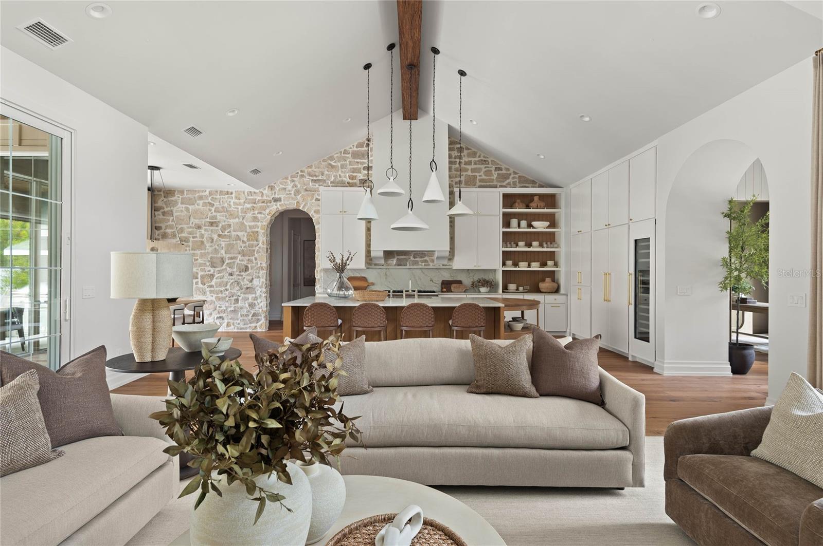 BEVERLY SHORES - Residential