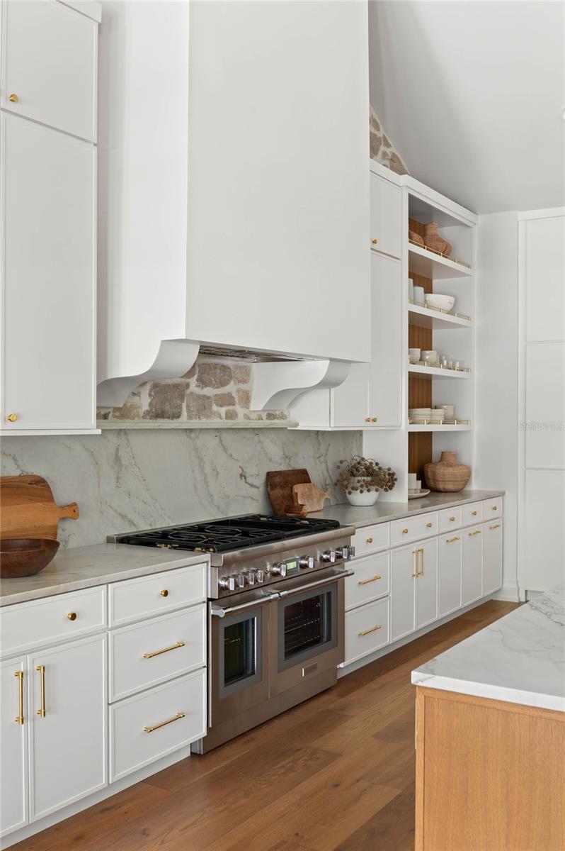 BEVERLY SHORES - Residential