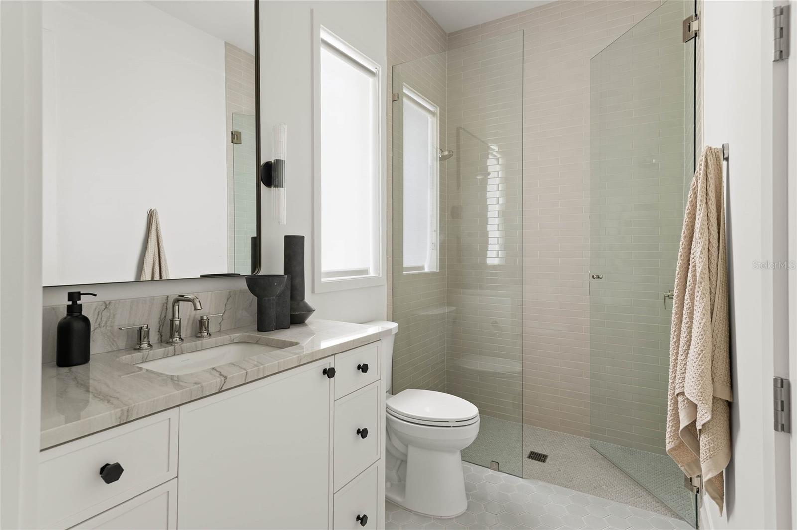 BEVERLY SHORES - Residential