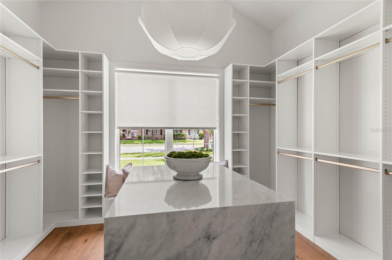 BEVERLY SHORES - Residential