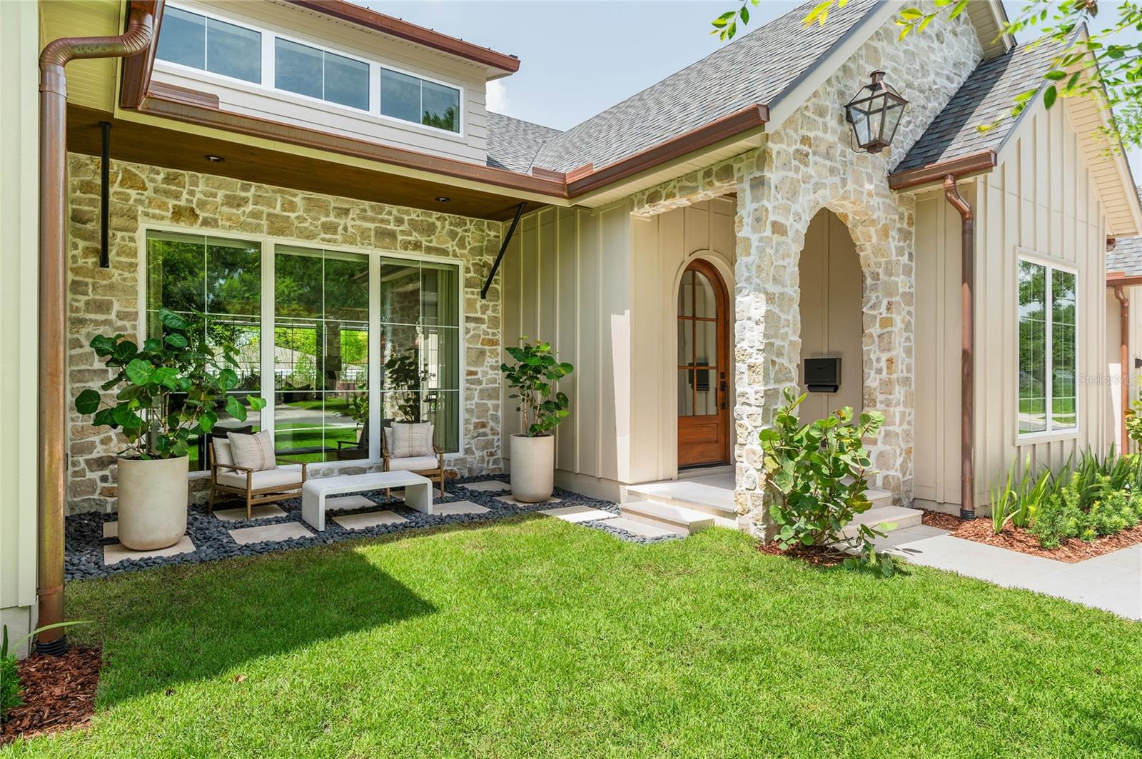 BEVERLY SHORES - Residential