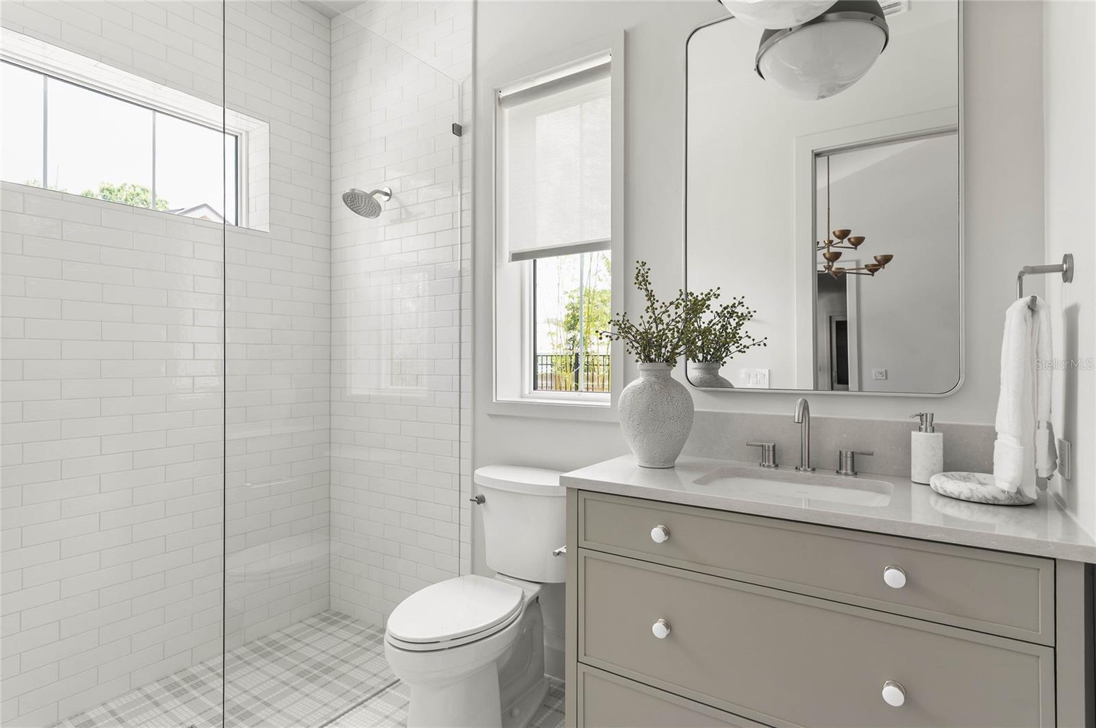 BEVERLY SHORES - Residential
