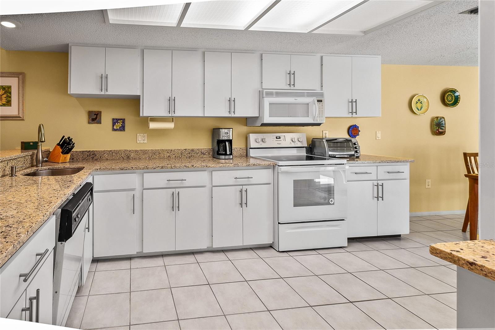 THE VILLAS AT EL CONQUISTADOR - Residential Lease