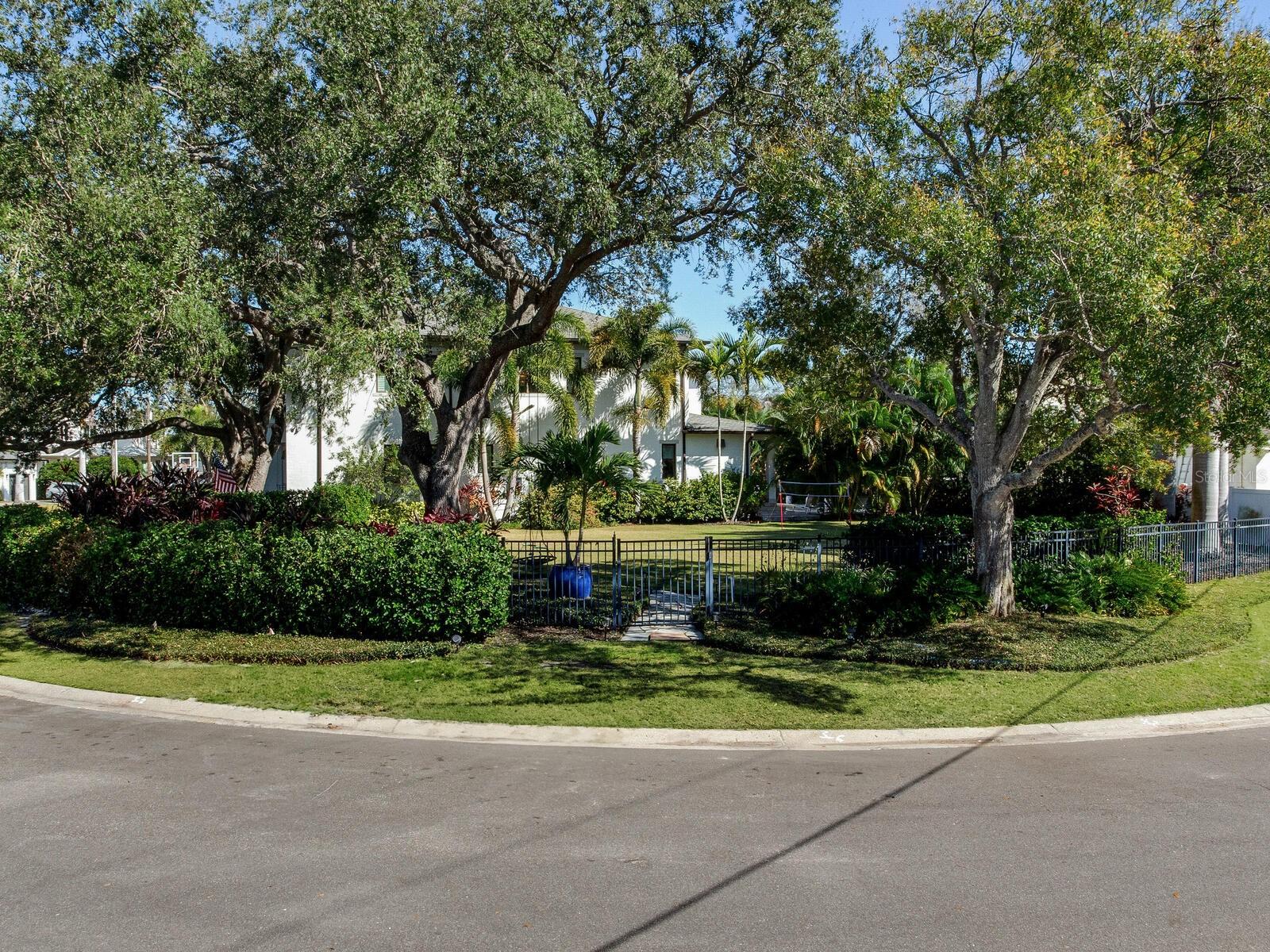 SUNSET PARK ISLES UNIT 4 - Residential