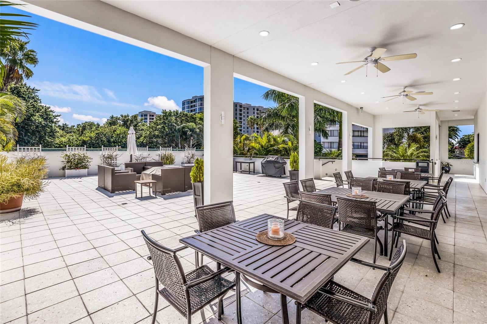 PLAYERS CLUB IV - Residential