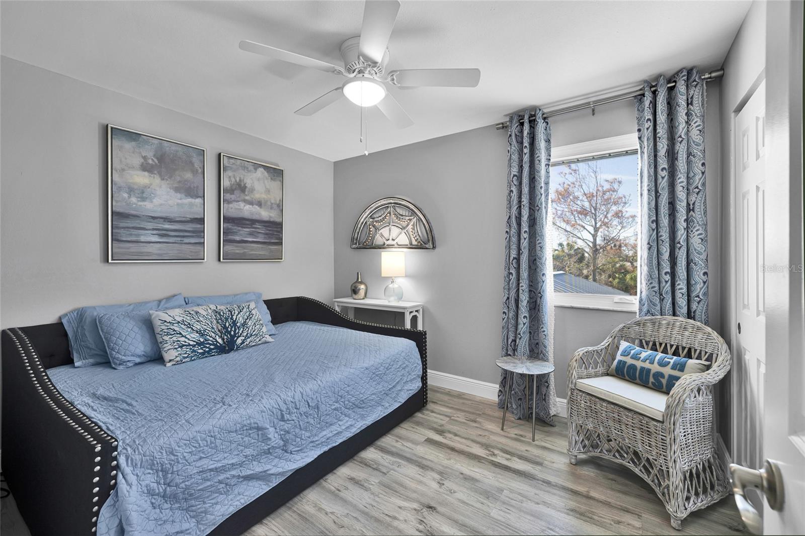 SHIP-A-HOEY CONDO - Residential