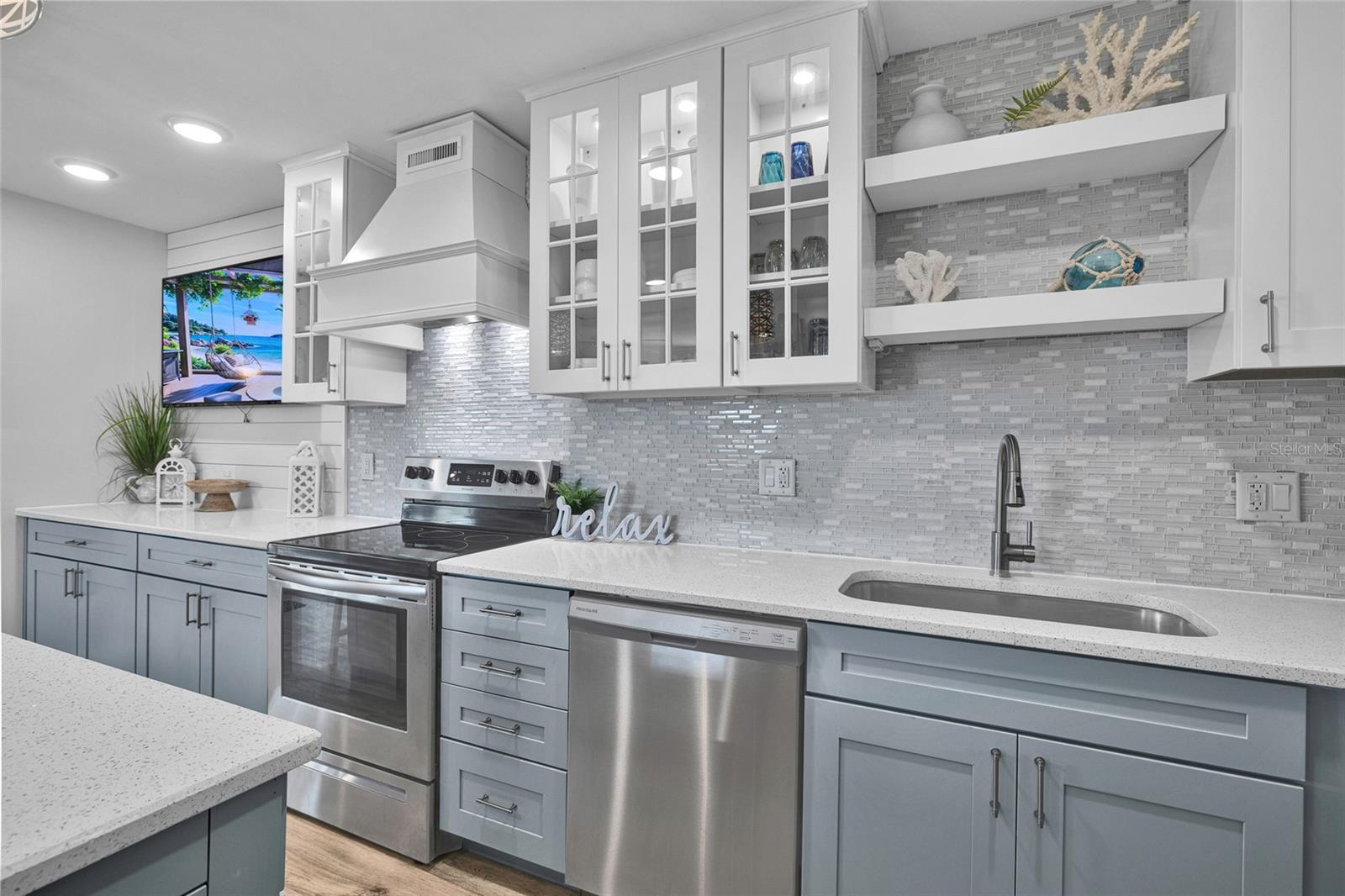 SHIP-A-HOEY CONDO - Residential