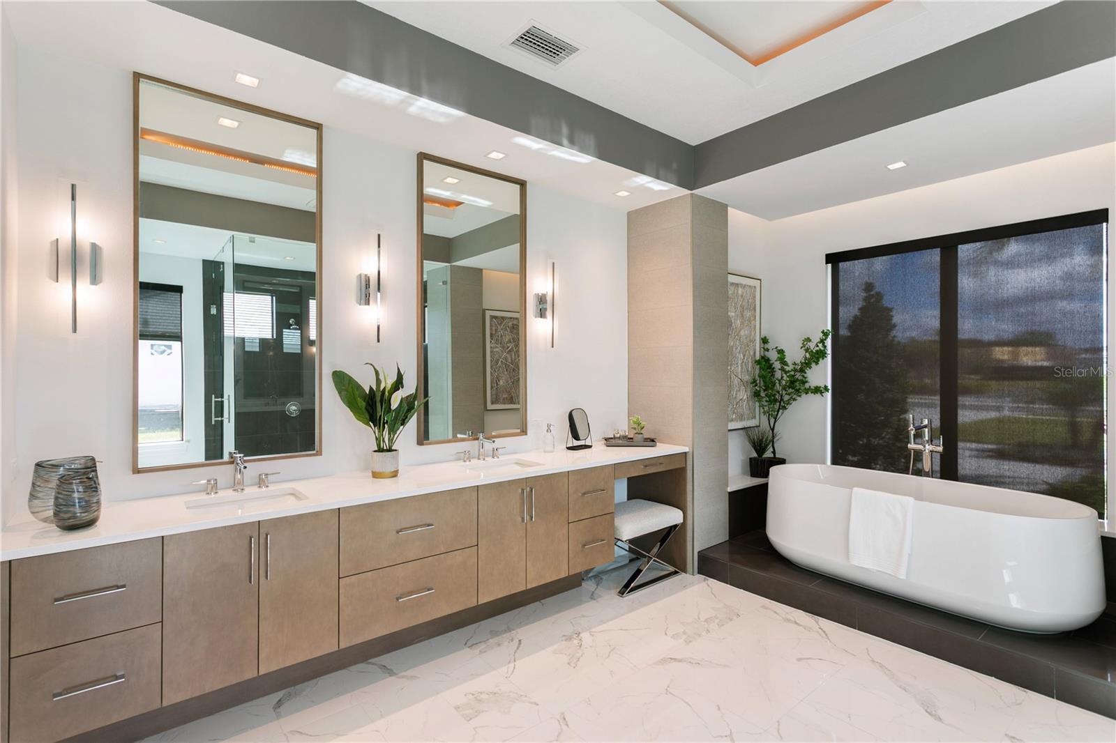 VICTORIA LAKES - Residential