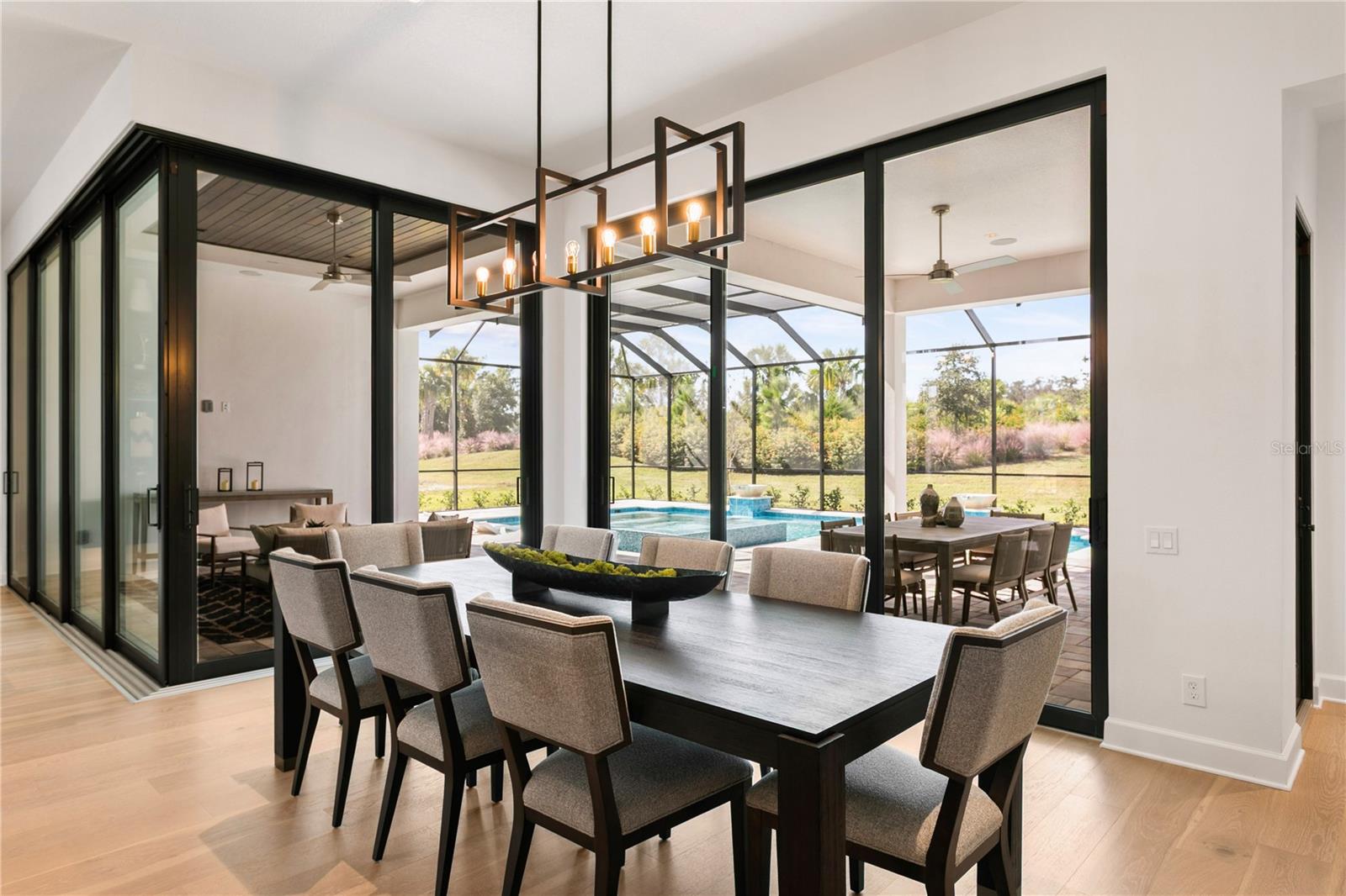 VICTORIA LAKES - Residential