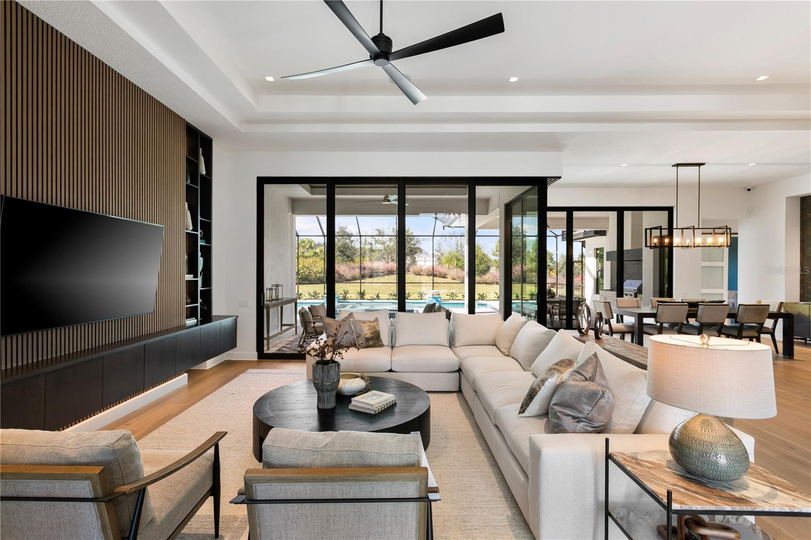 VICTORIA LAKES - Residential