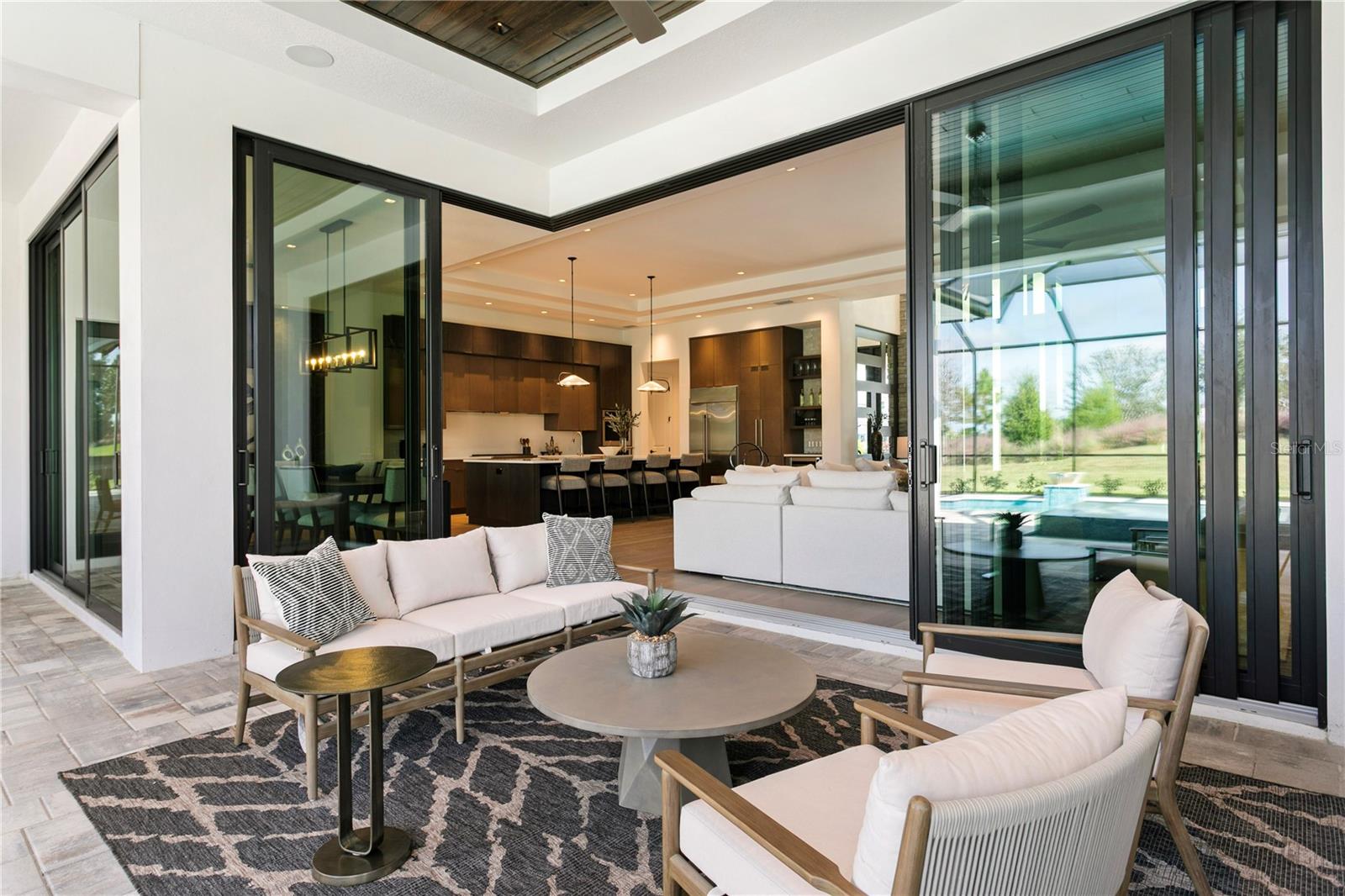 VICTORIA LAKES - Residential