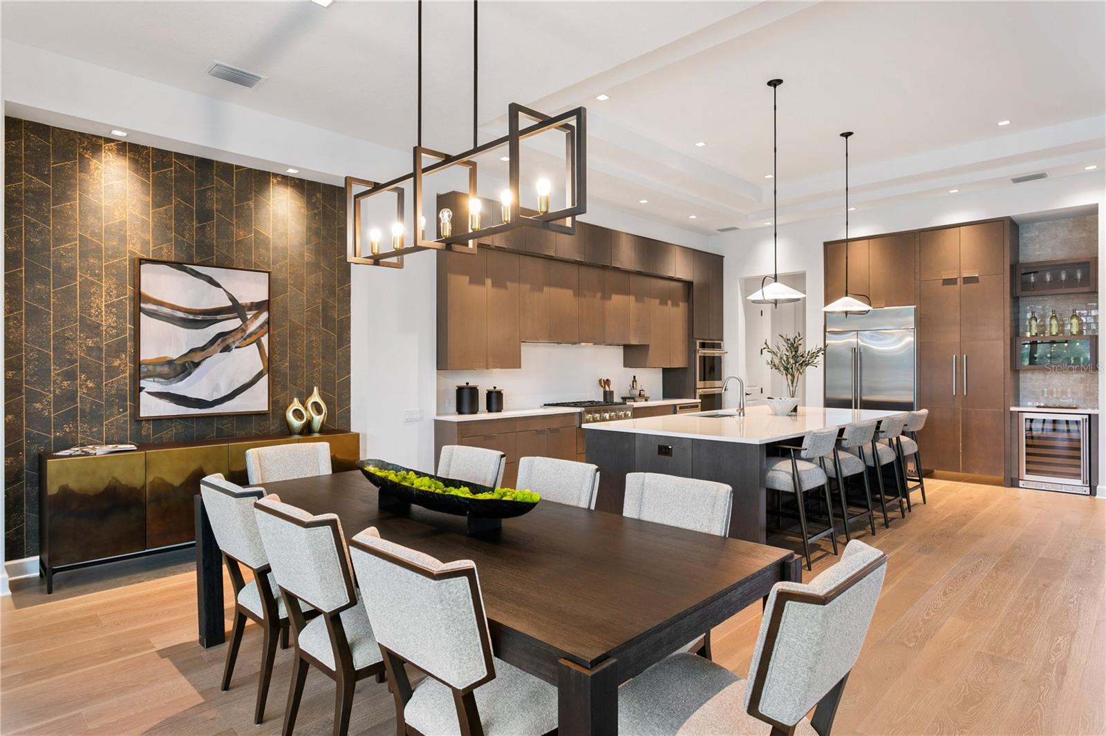 VICTORIA LAKES - Residential