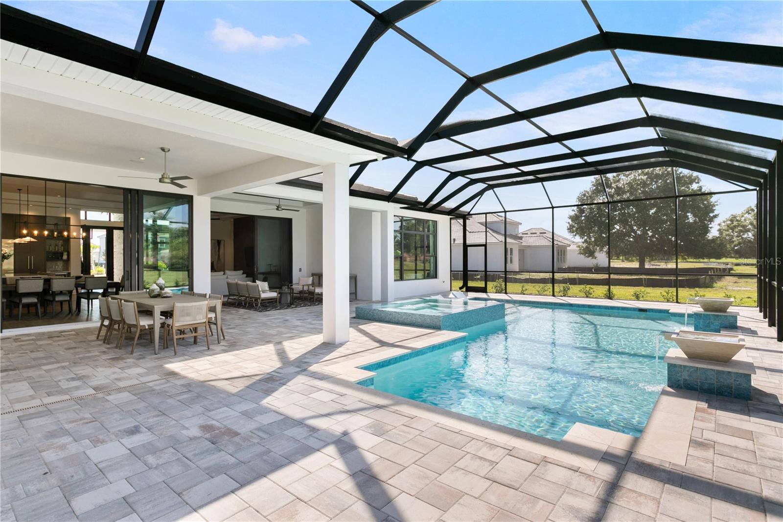 VICTORIA LAKES - Residential