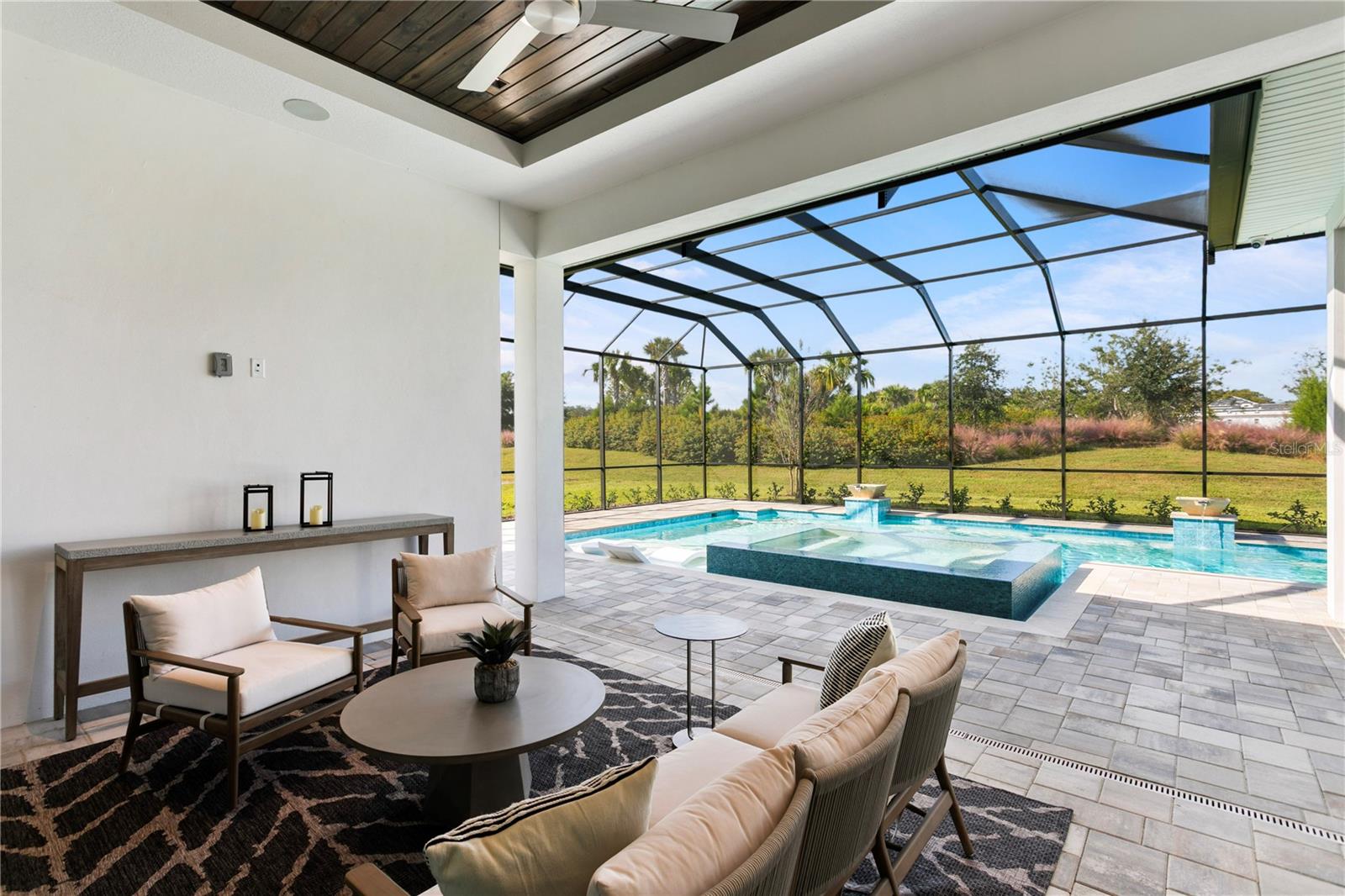 VICTORIA LAKES - Residential