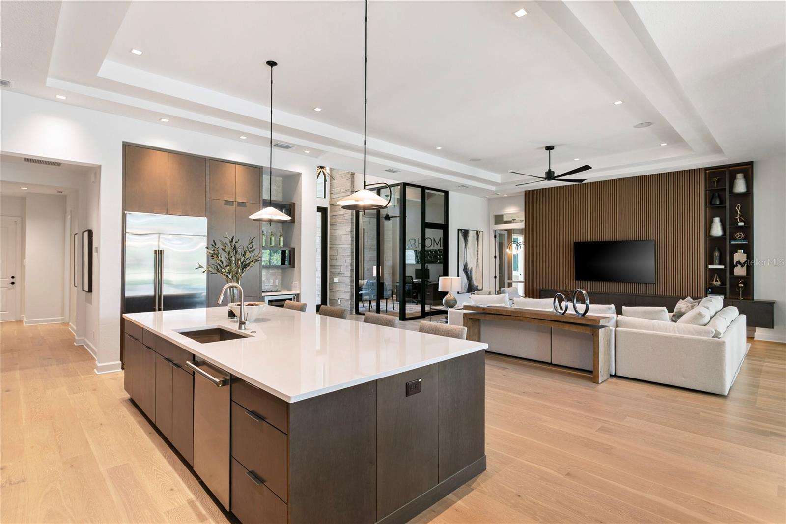 VICTORIA LAKES - Residential