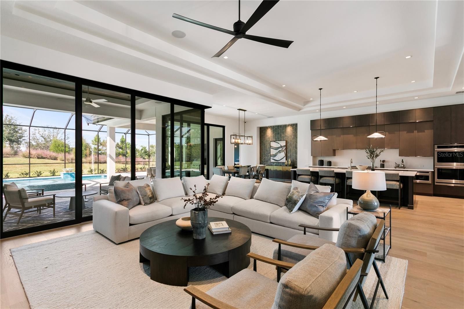 VICTORIA LAKES - Residential