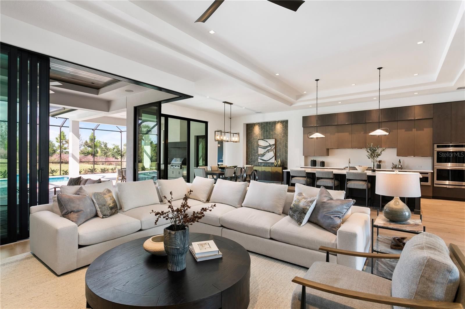 VICTORIA LAKES - Residential
