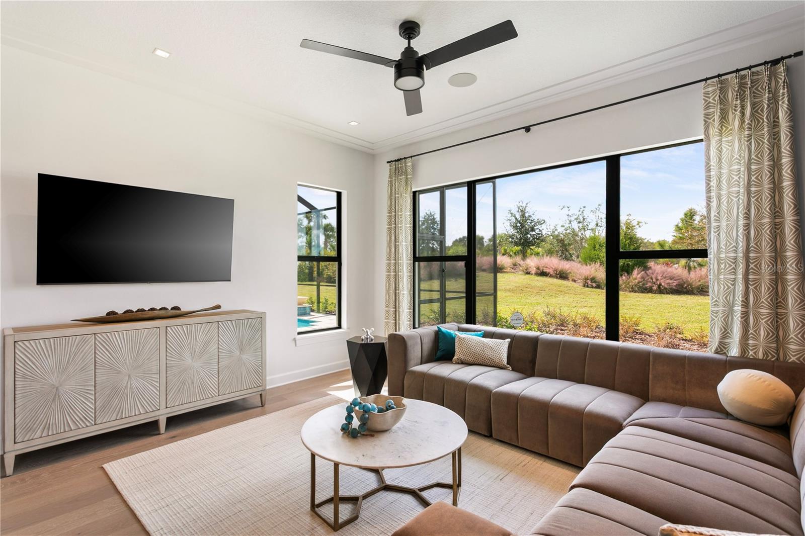 VICTORIA LAKES - Residential