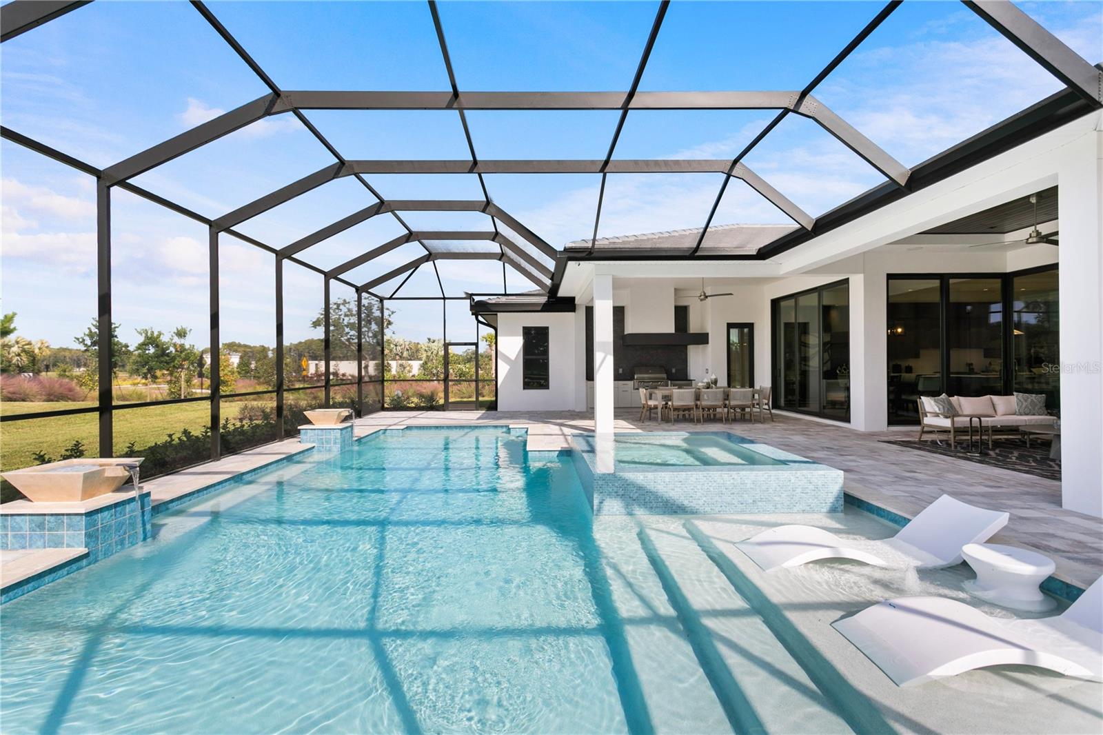 VICTORIA LAKES - Residential