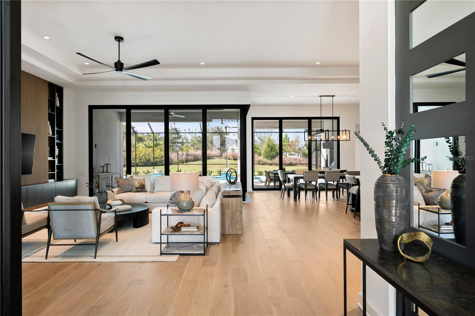 VICTORIA LAKES - Residential