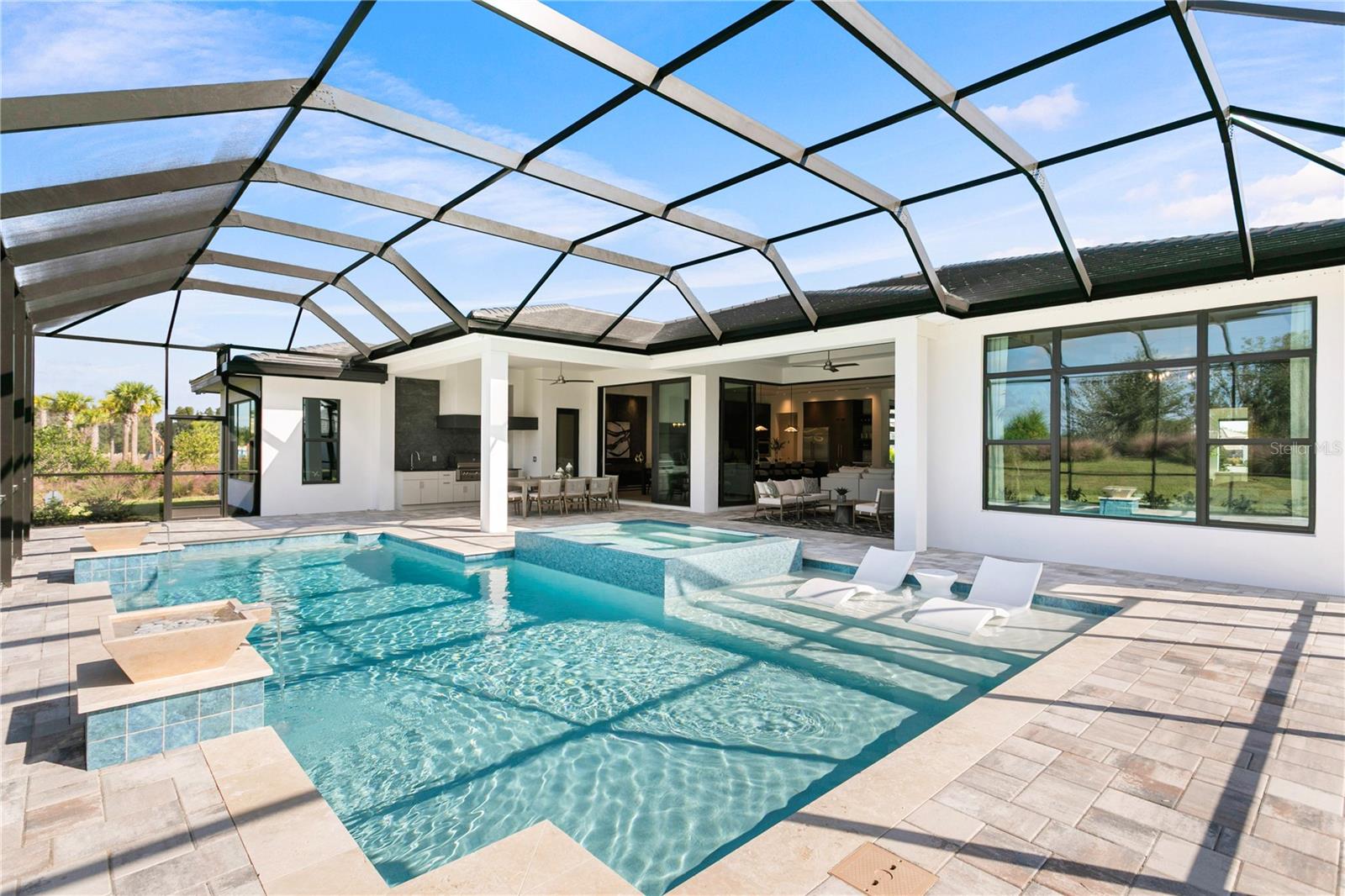 VICTORIA LAKES - Residential