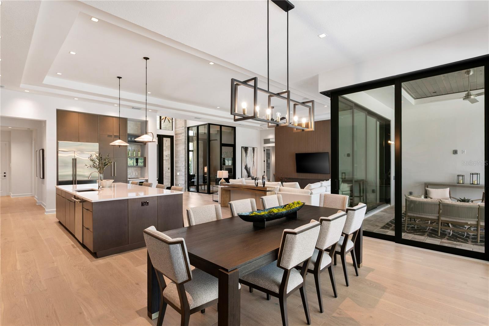 VICTORIA LAKES - Residential